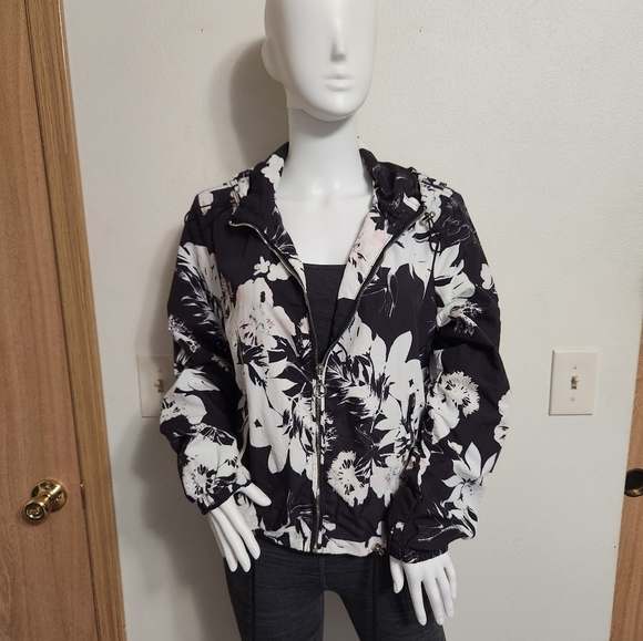 Ashley by 26 International Utility Jacket Floral White & Black Size large - Picture 1 of 16